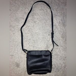 Multi-pocket crossbody